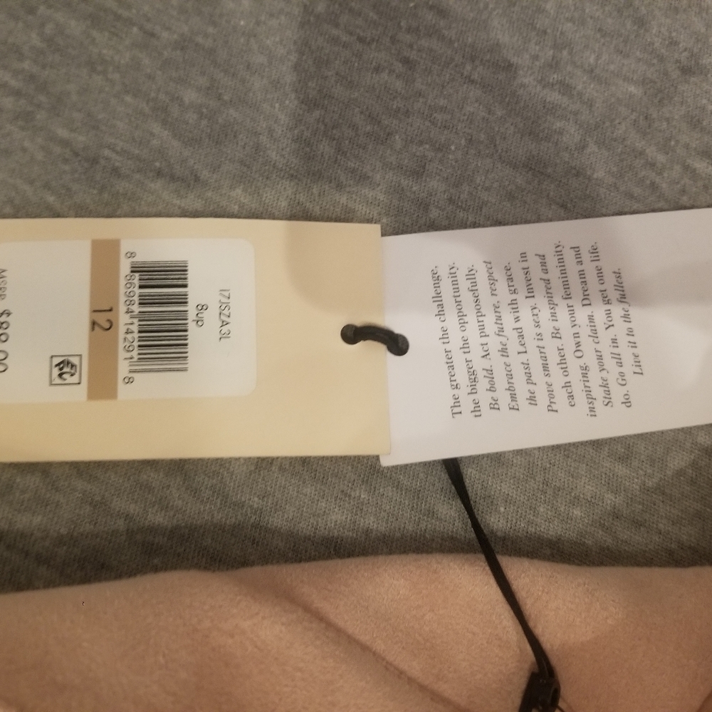 Ivanka Trump Heel high Skirts. - Picture 5 of 6
